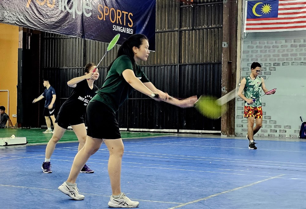 Younique Sports Centre Sungai Besi (Badminton Courts●Badminton Academy●Sports Cafe●Fitness Centre●Sports Shop●Hostel)
